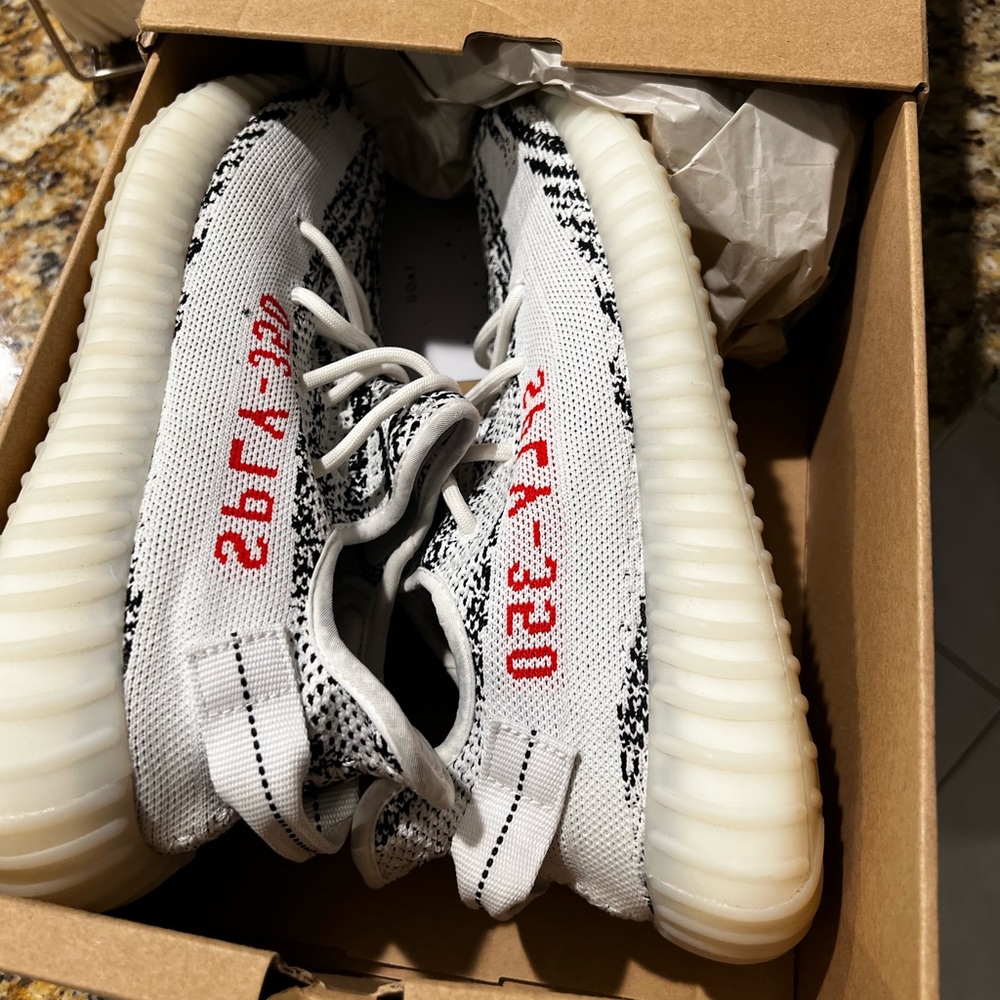 Men’s Yeezy Boost 350 Zebra size 10.5